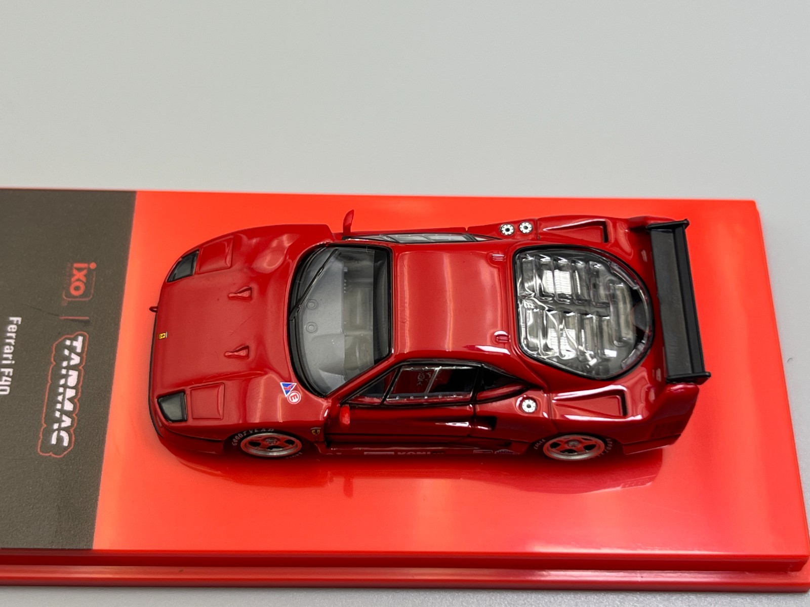 Ferrari F40 Rosso Corsa Tarmac Works Road64 1/64 scale with Display Case