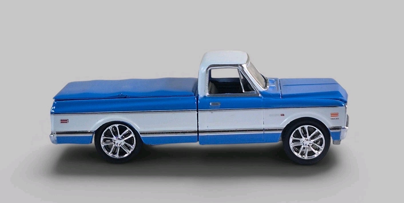 1971 CHEVY C10 SUPER CHEYENNE Diorama Collectible DieCast Model 1:64 Blue LOOSE