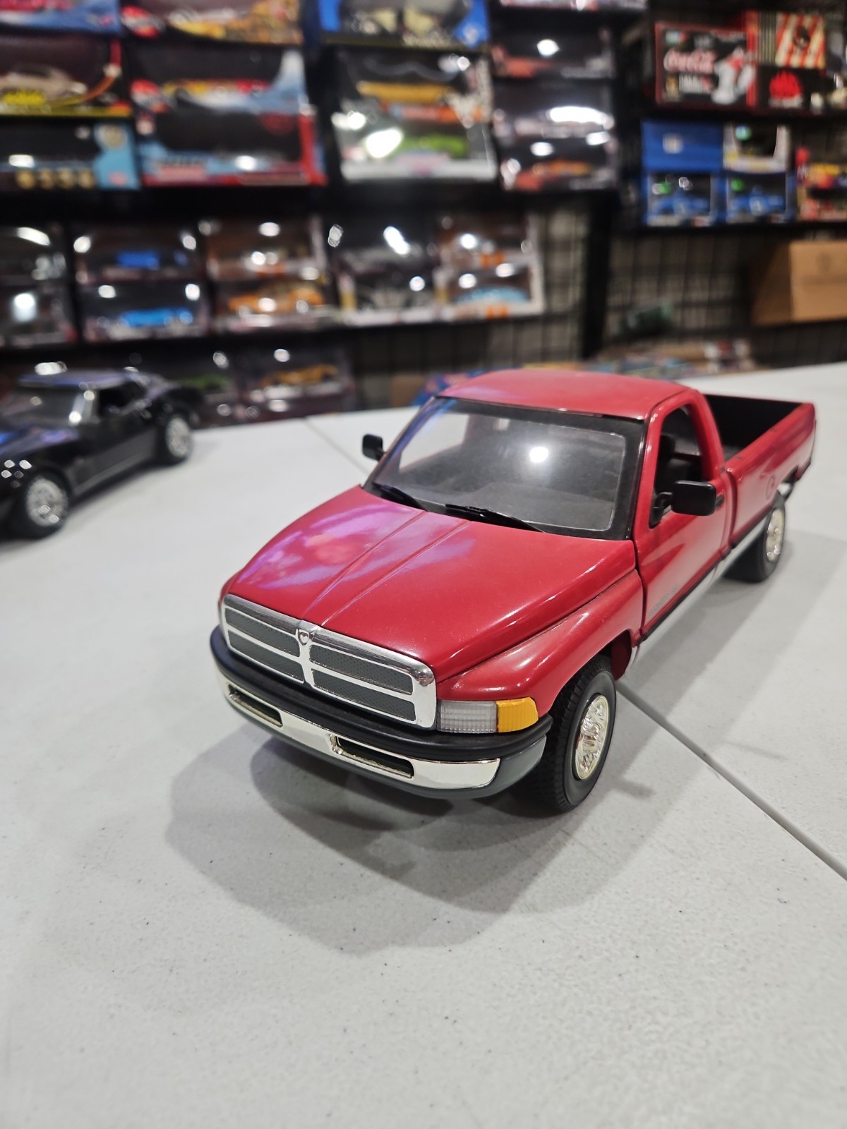 ERTL – 1995 DODGE RAM 2500 V-10 PICKUP TRUCK – 1/18 Diecast No Box