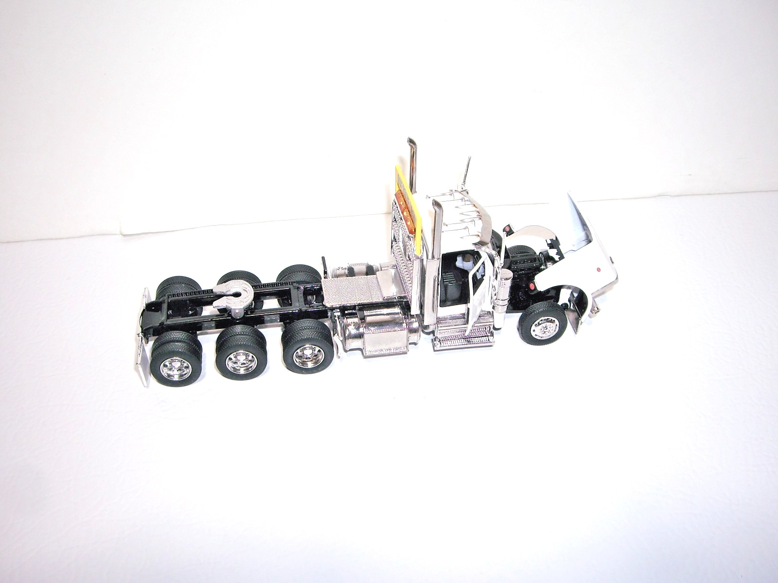 DIECAST MASTERS 1/64 PETE 589 & TRAILKING LOWBOY, JEEP&BOOSTER SAME SCALE AS DCP