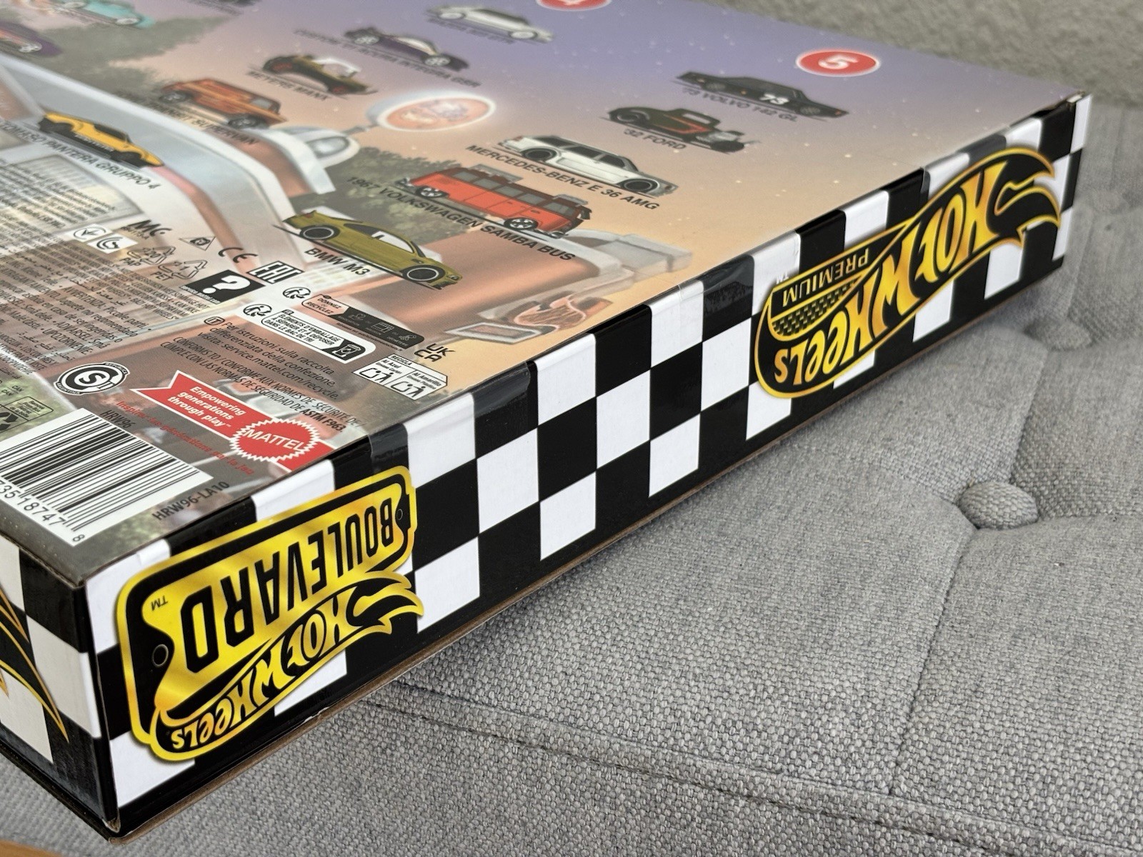 Hot Wheels 2024 Boulevard 25-Car Factory Set Premium Diecast Collection HRW96