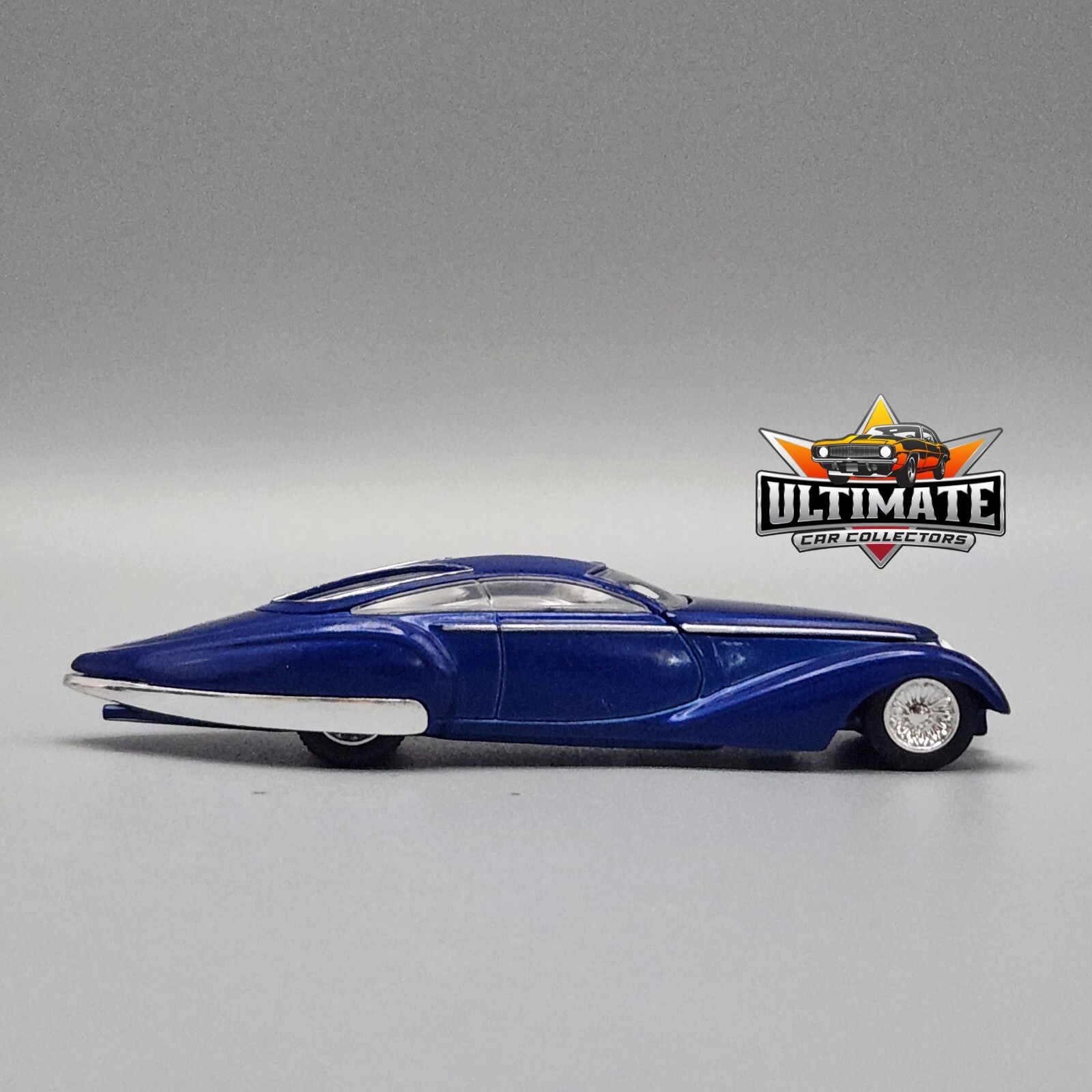 Chip Foose Manhattan Original Custom Design Collectible 1:64 Scale Collector Car