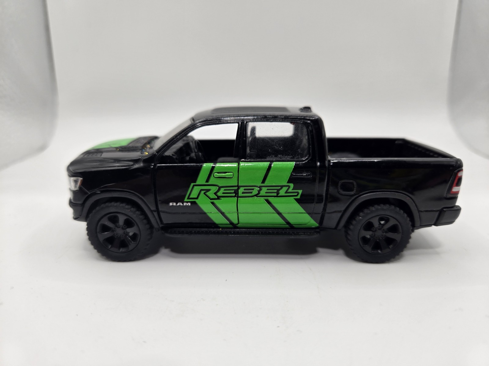 2019 Dodge RAM 1500, Ram Truck,Pick Up Truck,Kinsmart,Diecast Toy Car, 5”, 1:46