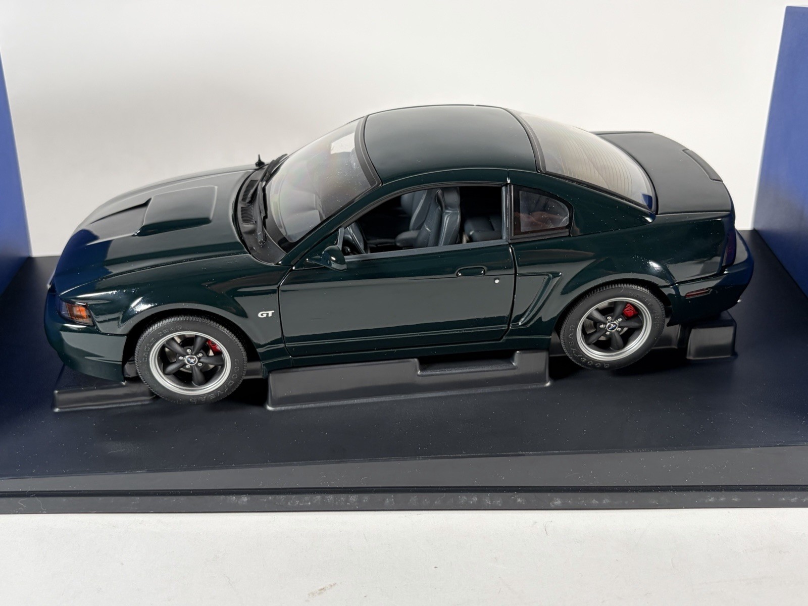 Autoart 2001 Ford Mustang GT Dark Green 1/18 Scale