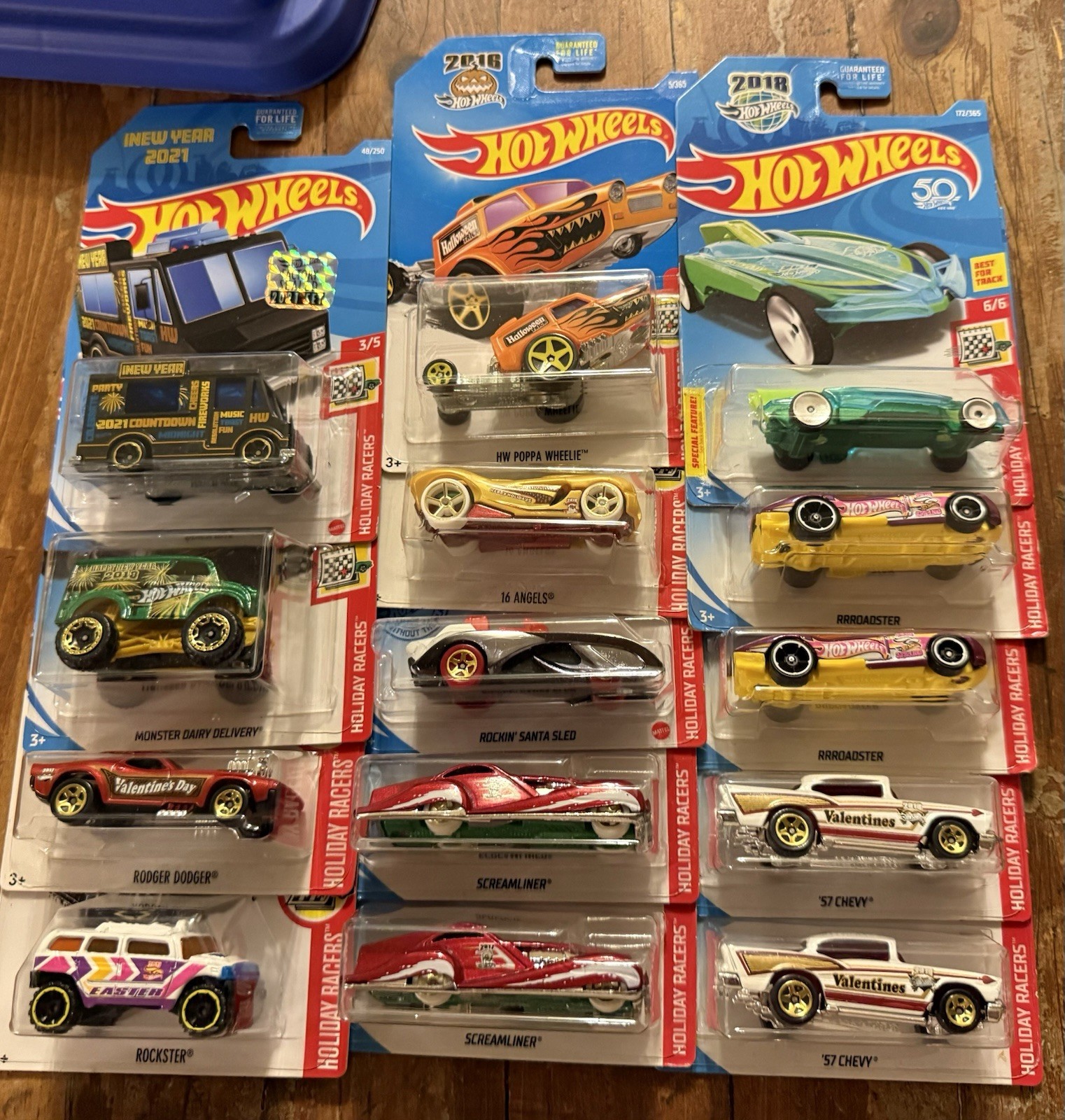 GROUP/LOT OF HOT WHEELS HOLIDAY RACERS! VARIOUS YEARS! 14 TOTAL DIE-CAST CARS!