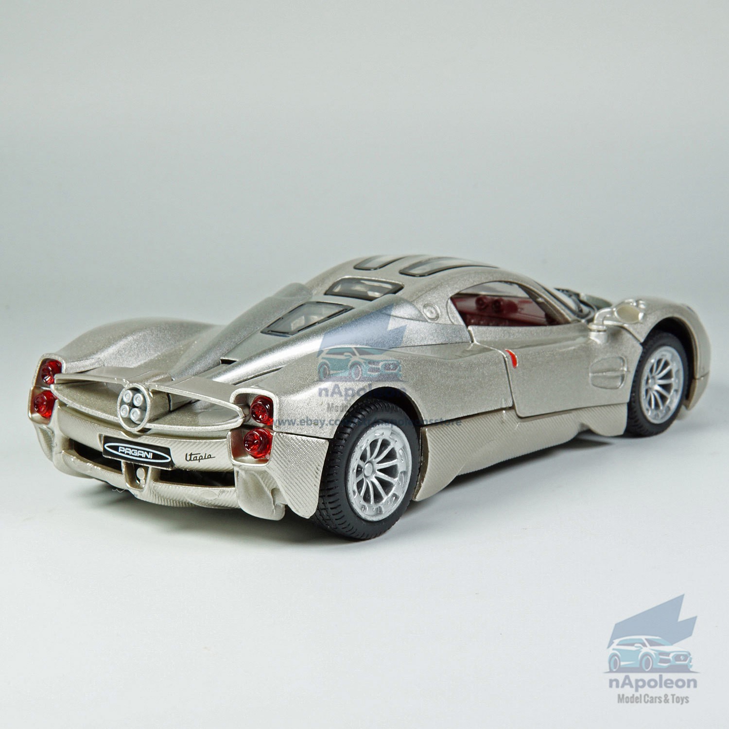 1:32 Pagani Utopia Model Car Diecast Toy Vehicle Collection Kids Gift Champagne