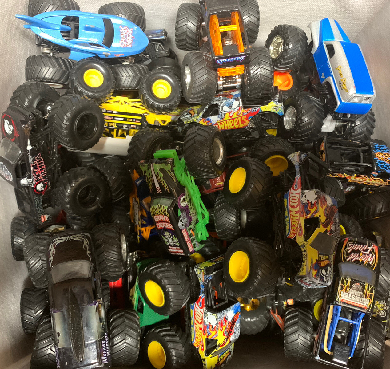 UNSEARCHED Lot of 12 Random Hot Wheels Monster Jam Monster Trucks 1:64 🔥🔥🔥