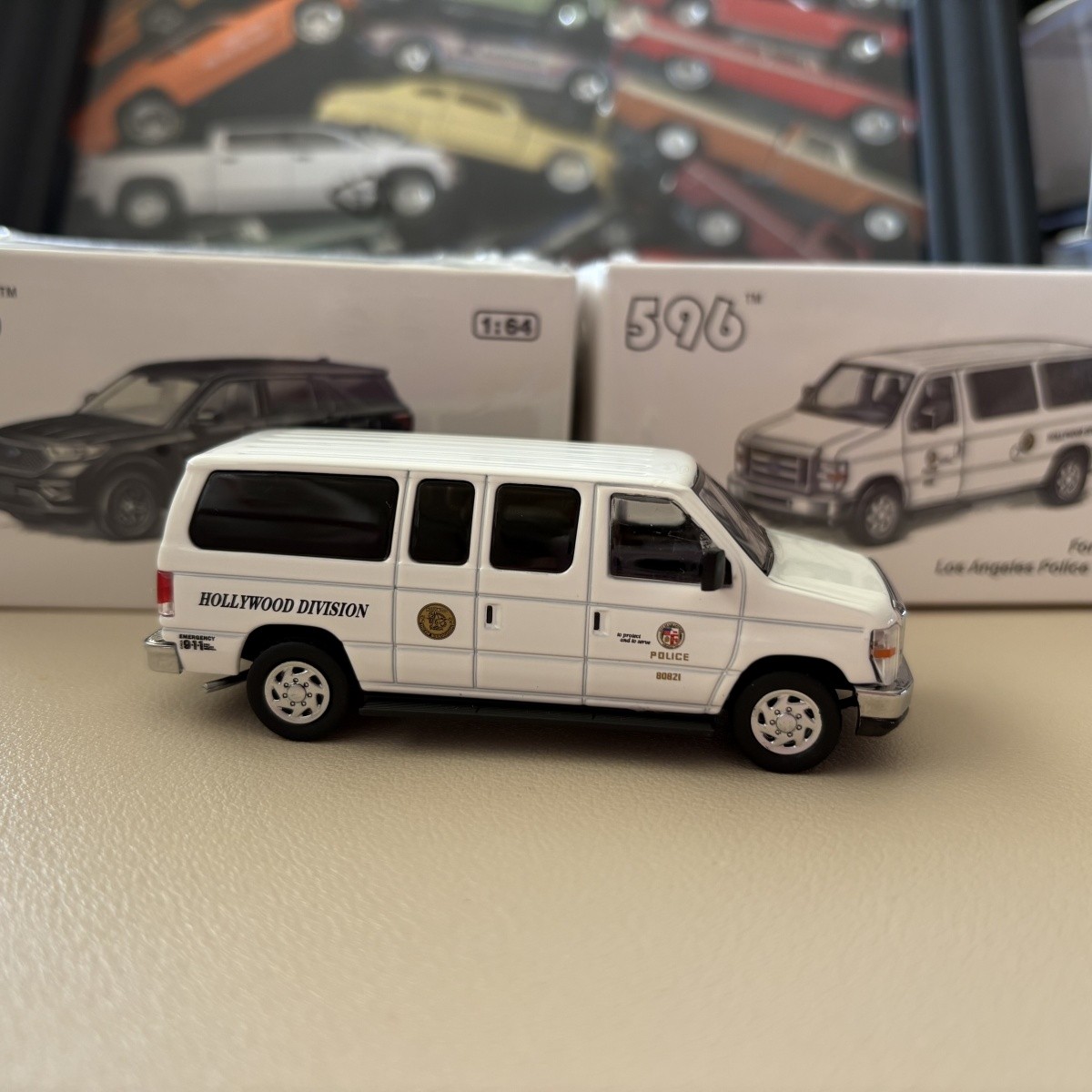 596 Model 1:64 Ford E-Series E350 Super Duty LAPD Hollywood Division