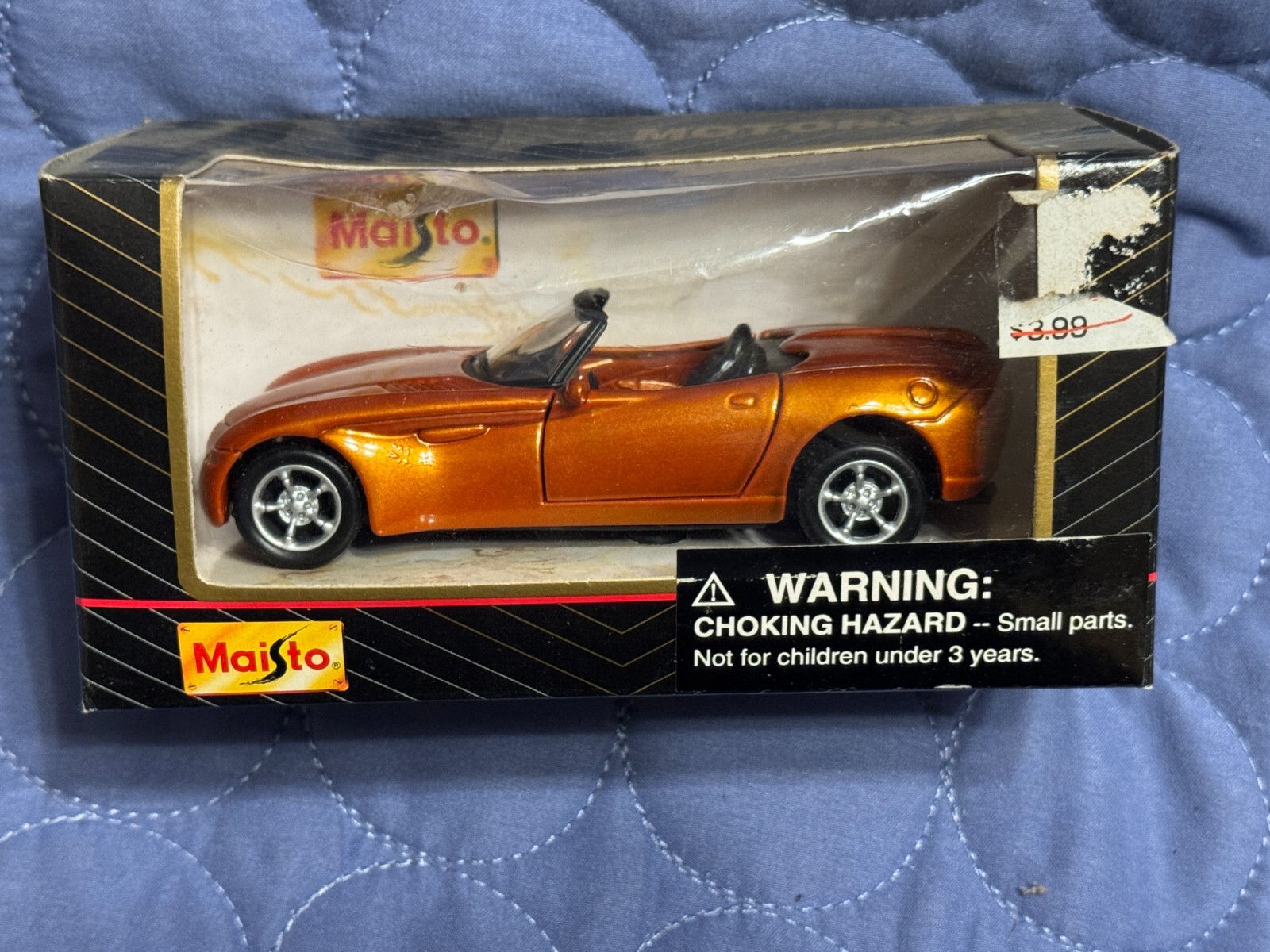 Maisto Motorized Superior Die Cast Opening Doors Pull Back Action Product GOLD