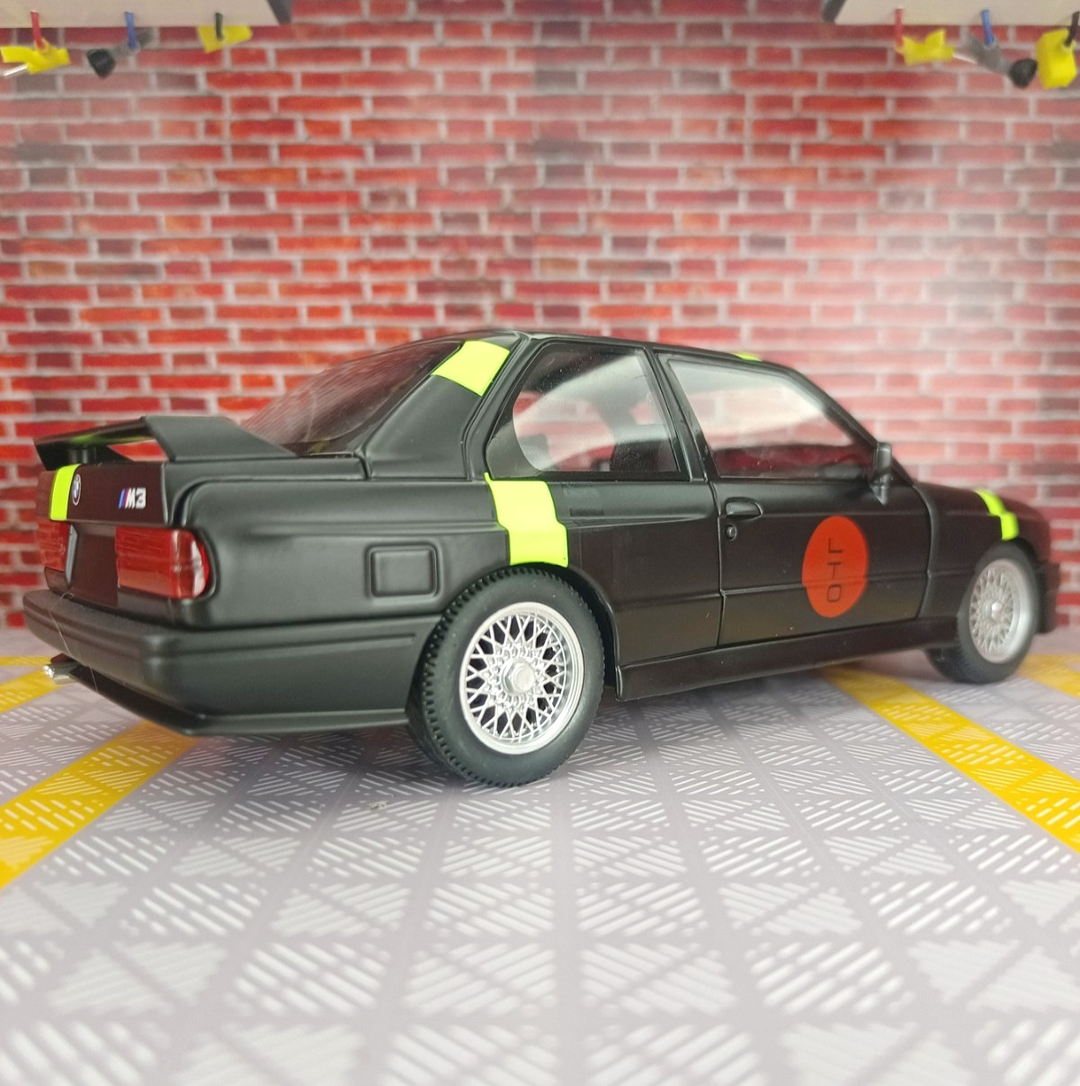 1:24 BMW M3 E30 1988 Mpower Alloy Diecast Sound & Light Car Model Toy Gift NEW