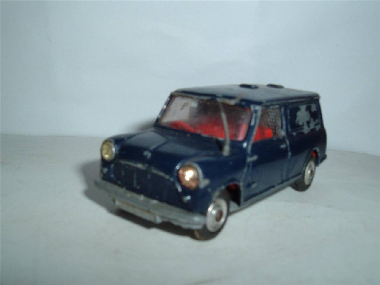 CORGI TOYS POLICE MINI VAN WITH DOORS & AERIAL VINTAGE PLEASE SEE PHOTOS !