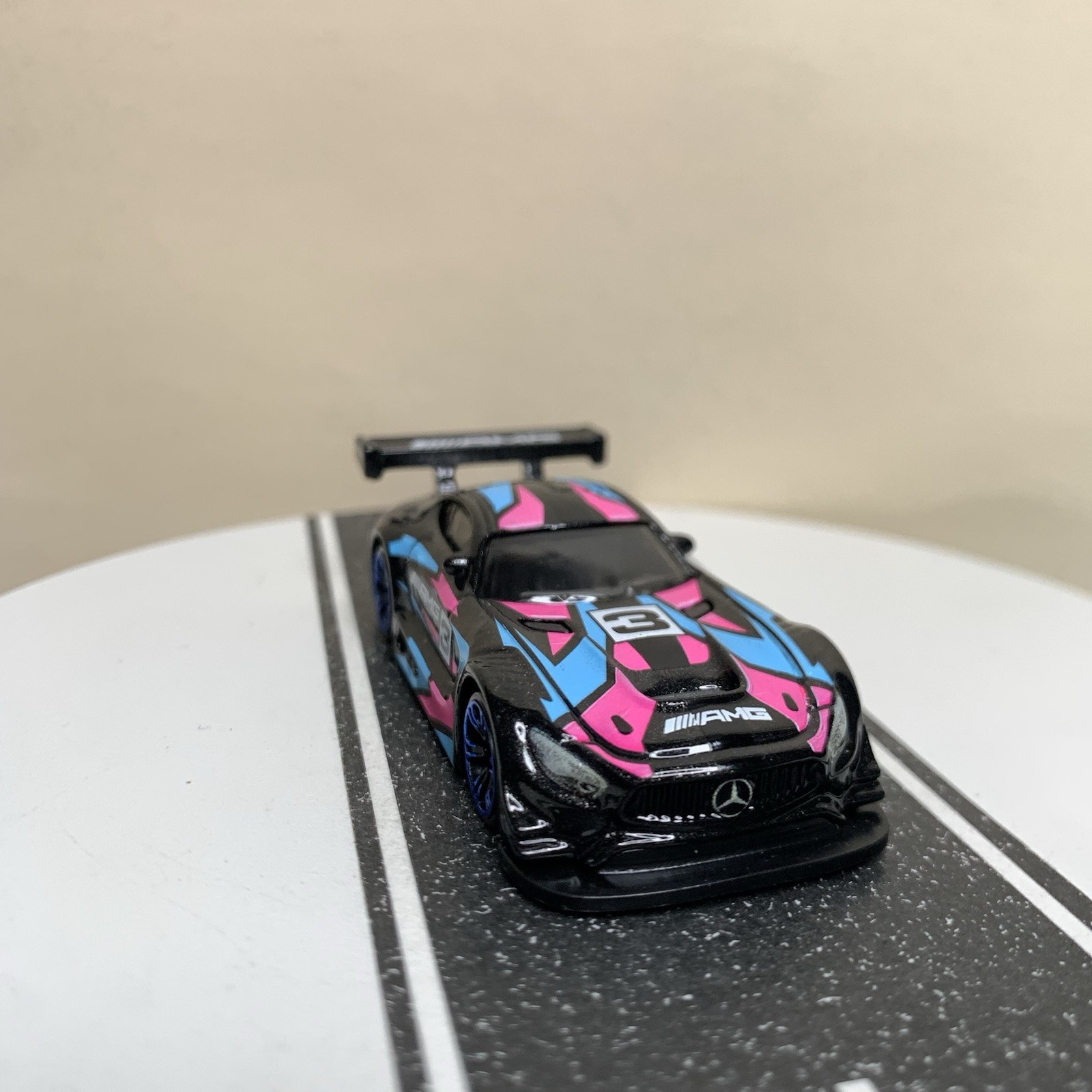 2024 Hot Wheels Neon Speeders #5/8 ’16 Mercedes-AMG GT3 Black/Blue/Pink 1:64 NM