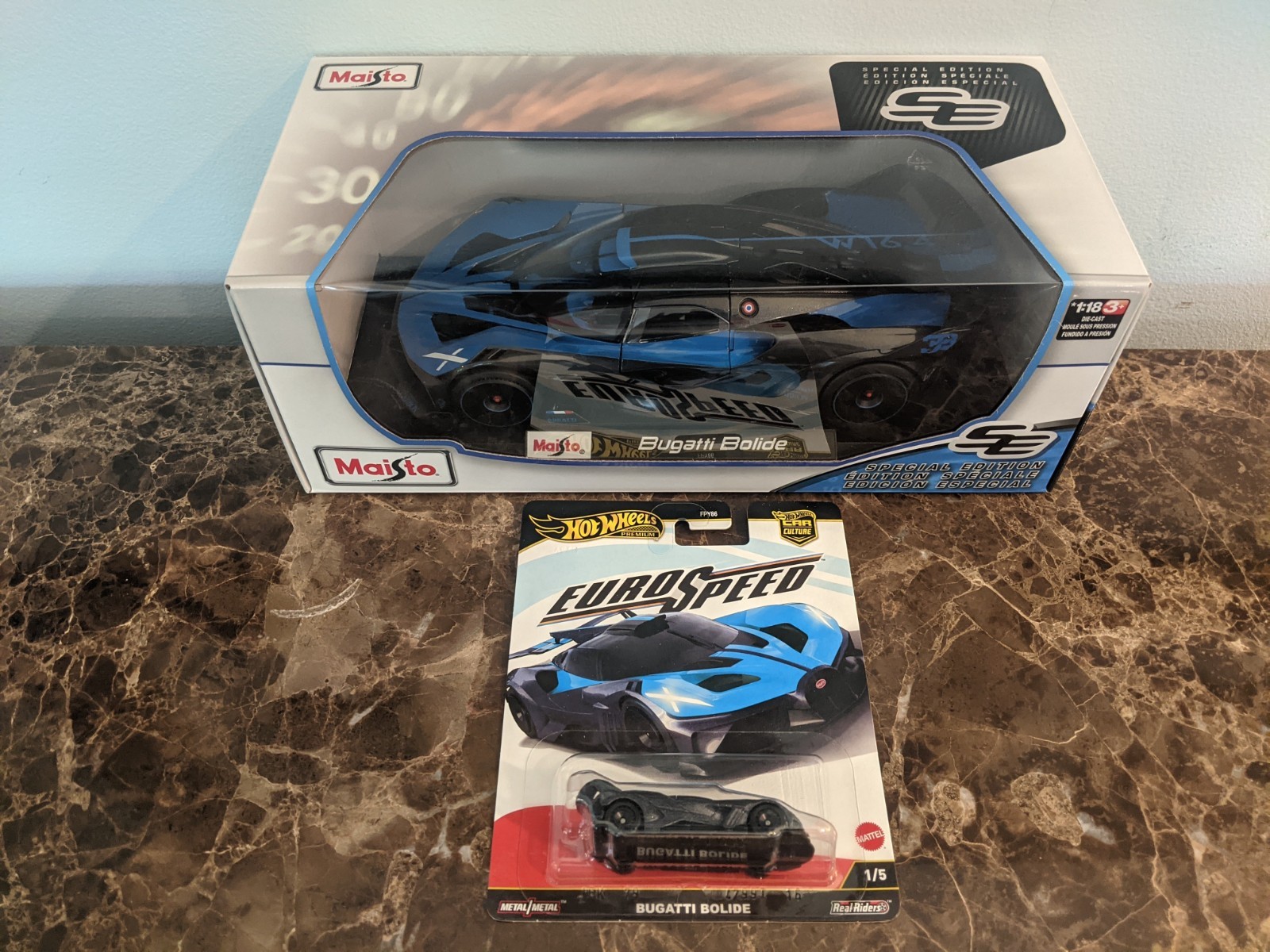 BUGATTI BOLIDE-Maisto SE-Blue/Black-1:18 + Hot Wheels Euro-Speed car-1:64