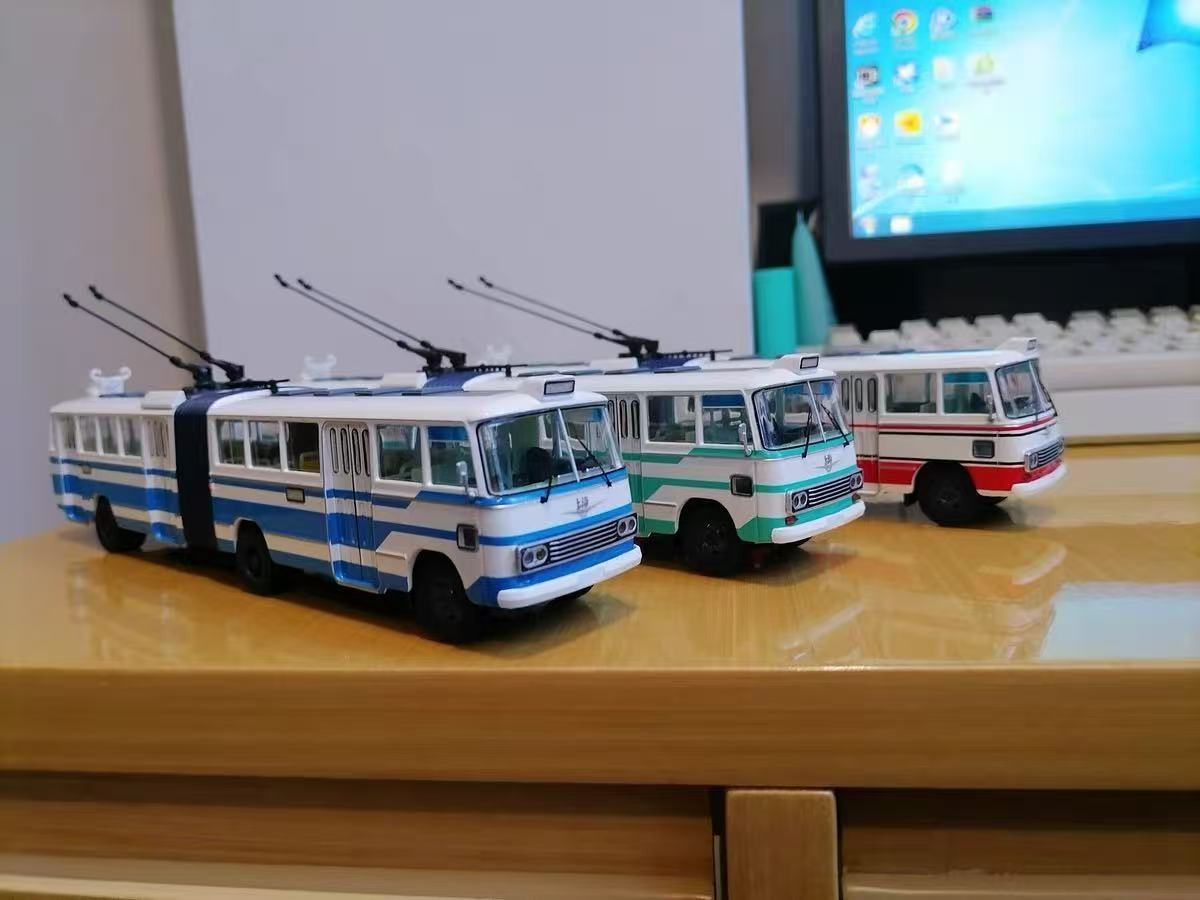 Auto-glimpse Shanghai Bus SK561G Articulated Trolley Bus 1:64 Model Metal Gift