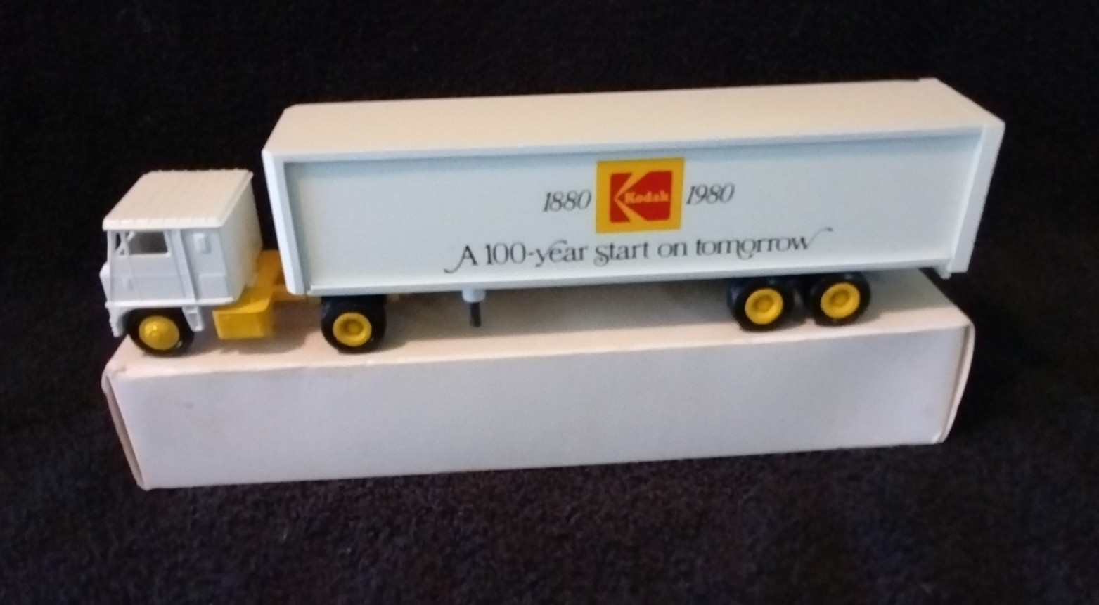 Winross 1:64 Scale Die-Cast – Kodak 100TH Year Tractor Trailer Set. D