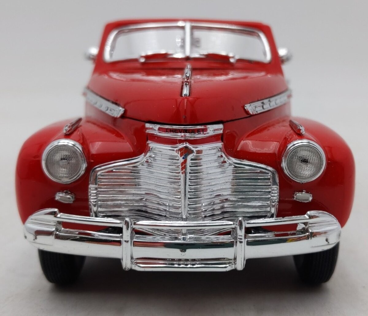 Welly Diecast 2411 1:24 Diecast Red & Black 1941 GM Chevrolet Special Deluxe EX
