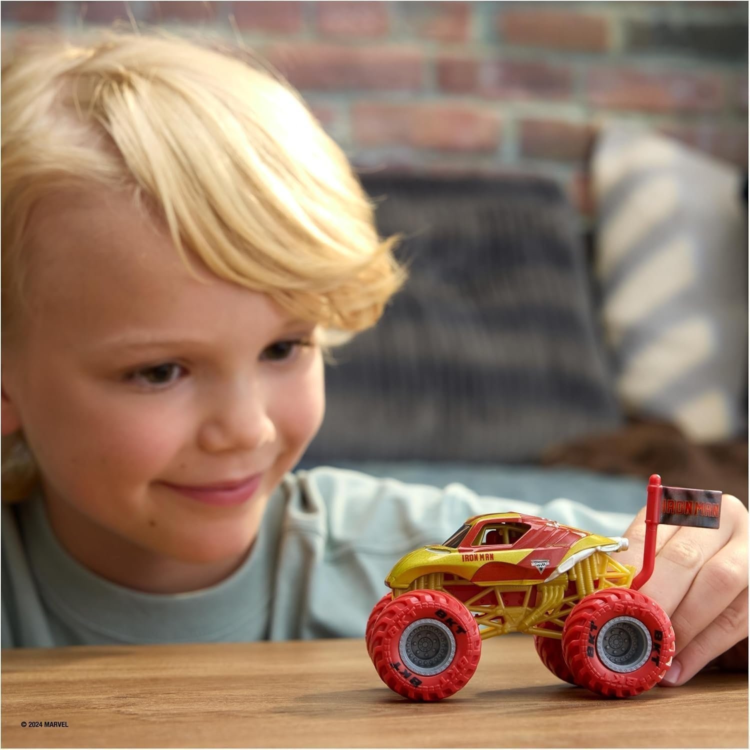 Monster Jam Marvel Iron Man Truck – 1:64 Scale Die-Cast Vehicle [DAMAGED BOX]