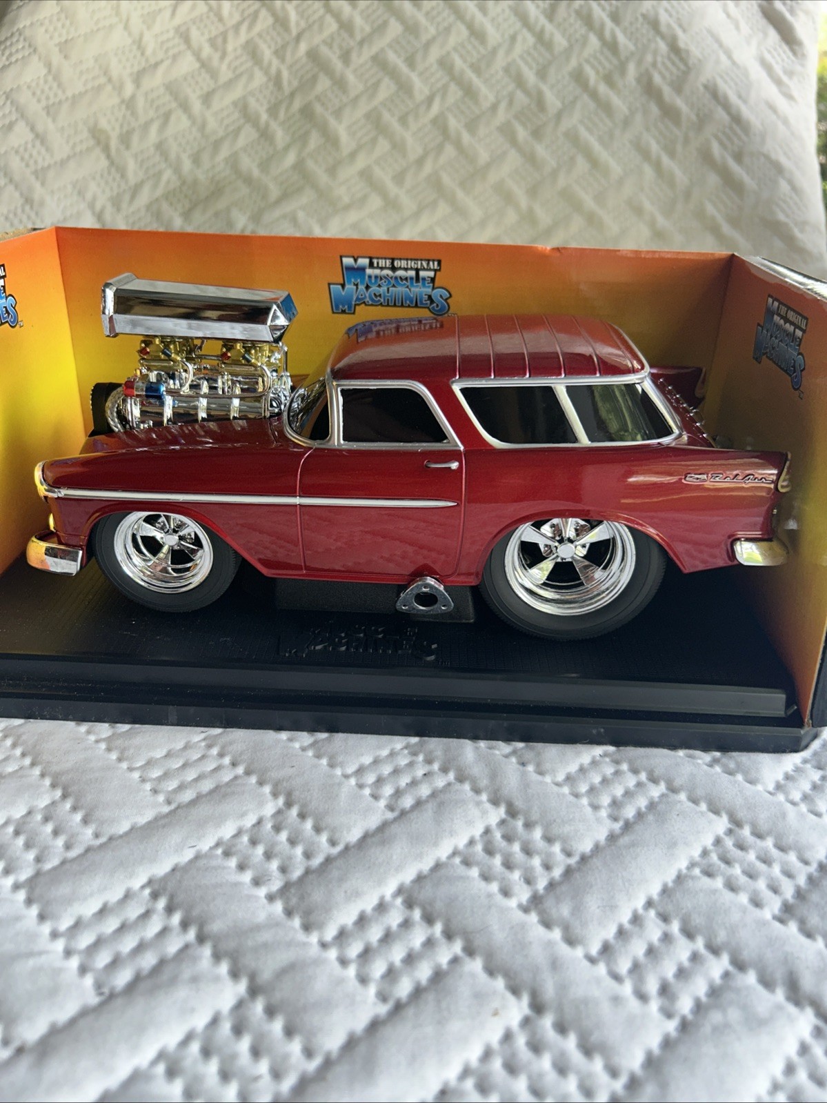 Muscle Machines 1955 ’55 Chevy Nomad Wagon Red Diecast Hot Rod Car 1:18 Scale
