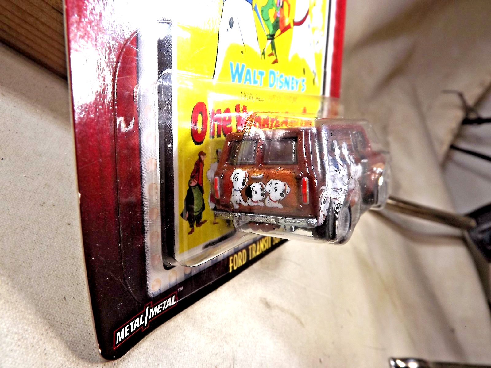 2018 Hot Wheels Disney One Hundred and One Dalmatians 4/5 FORD TRANSIT SUPERVAN