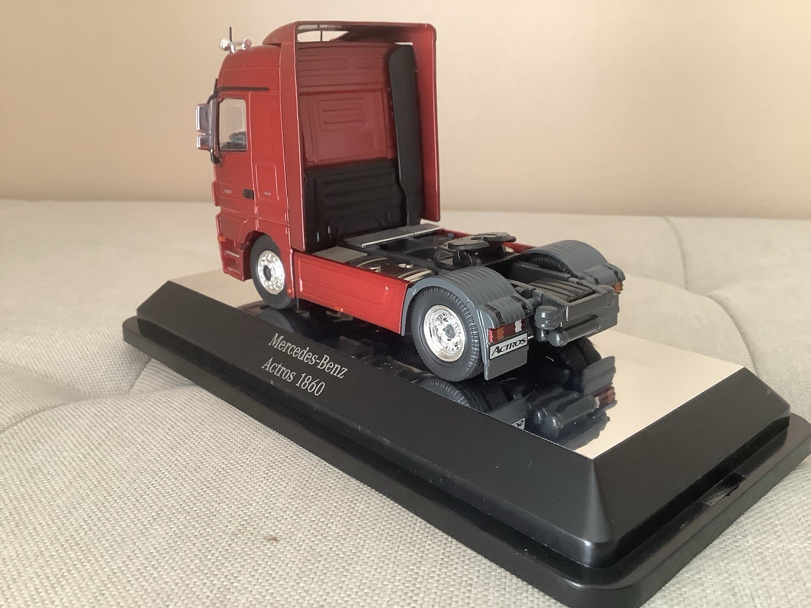 NZG Mercedes Actros Tractor Unit 1/50 Scale In Display Case.