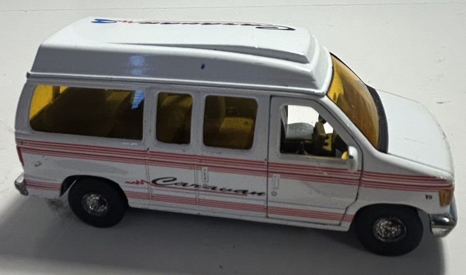 Tin Toys NEW Ford Econoline Van E-350 V8 Caravan 1:43 Diecast White