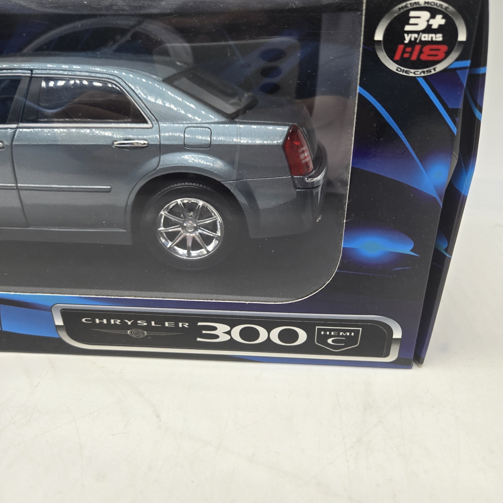 Maisto 1/18 Scale 2005 Chrysler 300C Hemi Special Edition – Metallic Silver/Gray