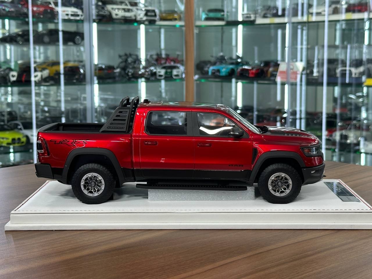 Dodge Ram TRX 1500 by Diamand Cherry Red – Ltd. Collector Car[1:18 Resin 70 pcs]