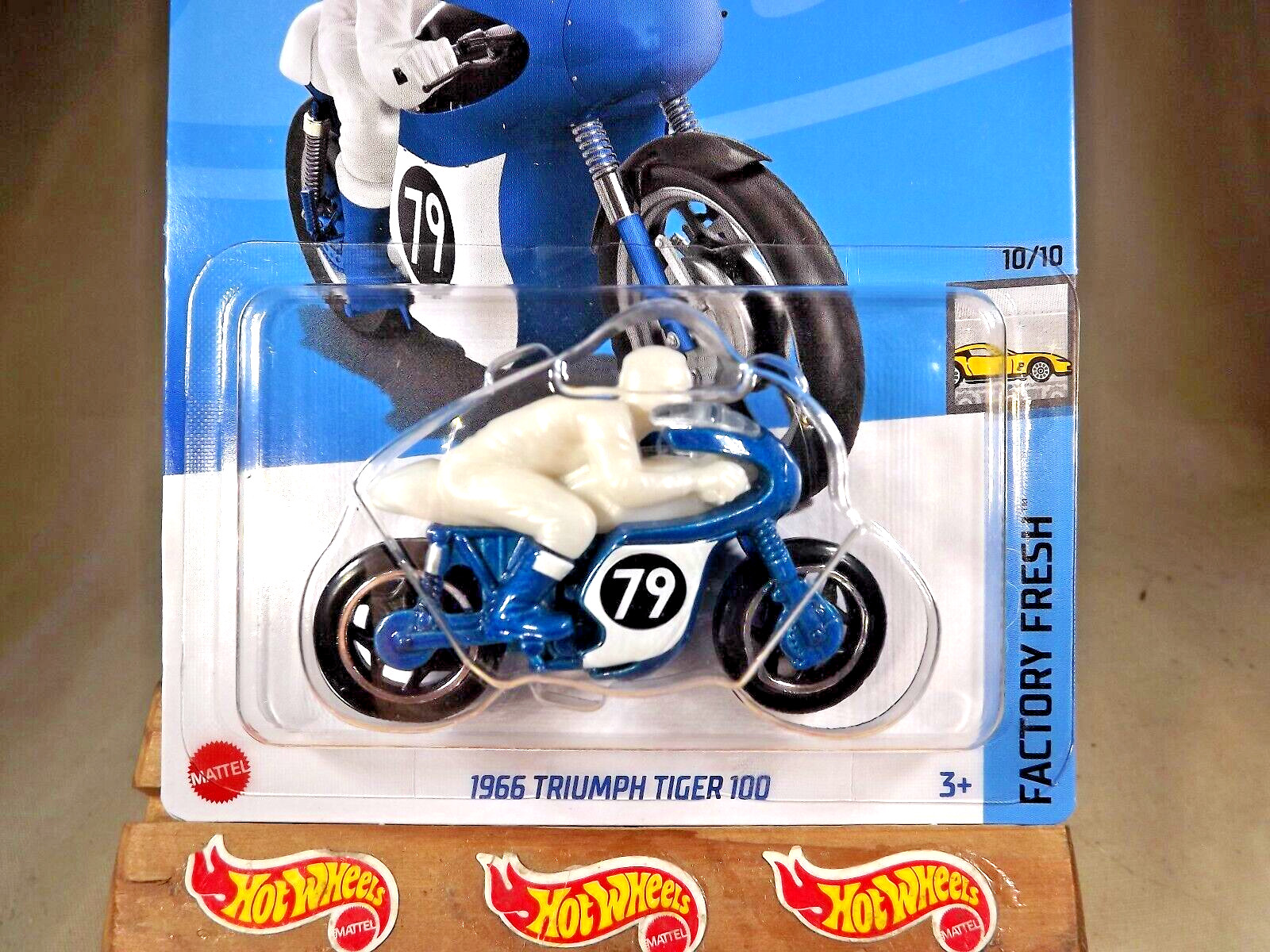 2024 Hot Wheels #190 Factory Fresh 10/10 1966 TRIUMPH TIGER 100 Blue w/MC4 Sp