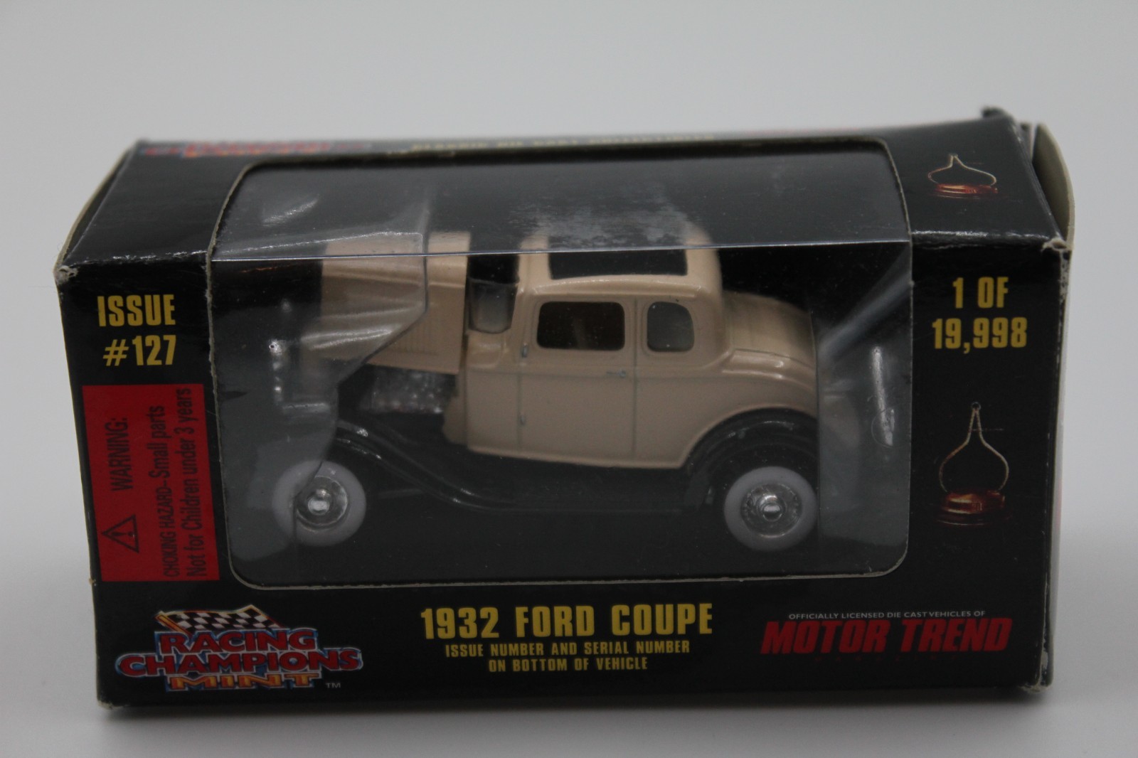1:64 Racing Champions Mint 1932 Ford Coupe beige NIB