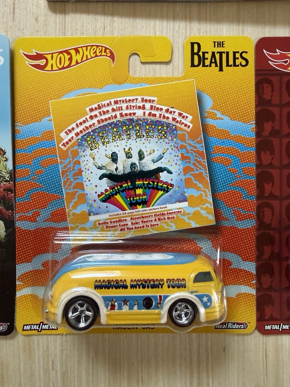Hot Wheels The Beatles Premium 5-Car Box Set – Pop Culture Real Riders – NEW