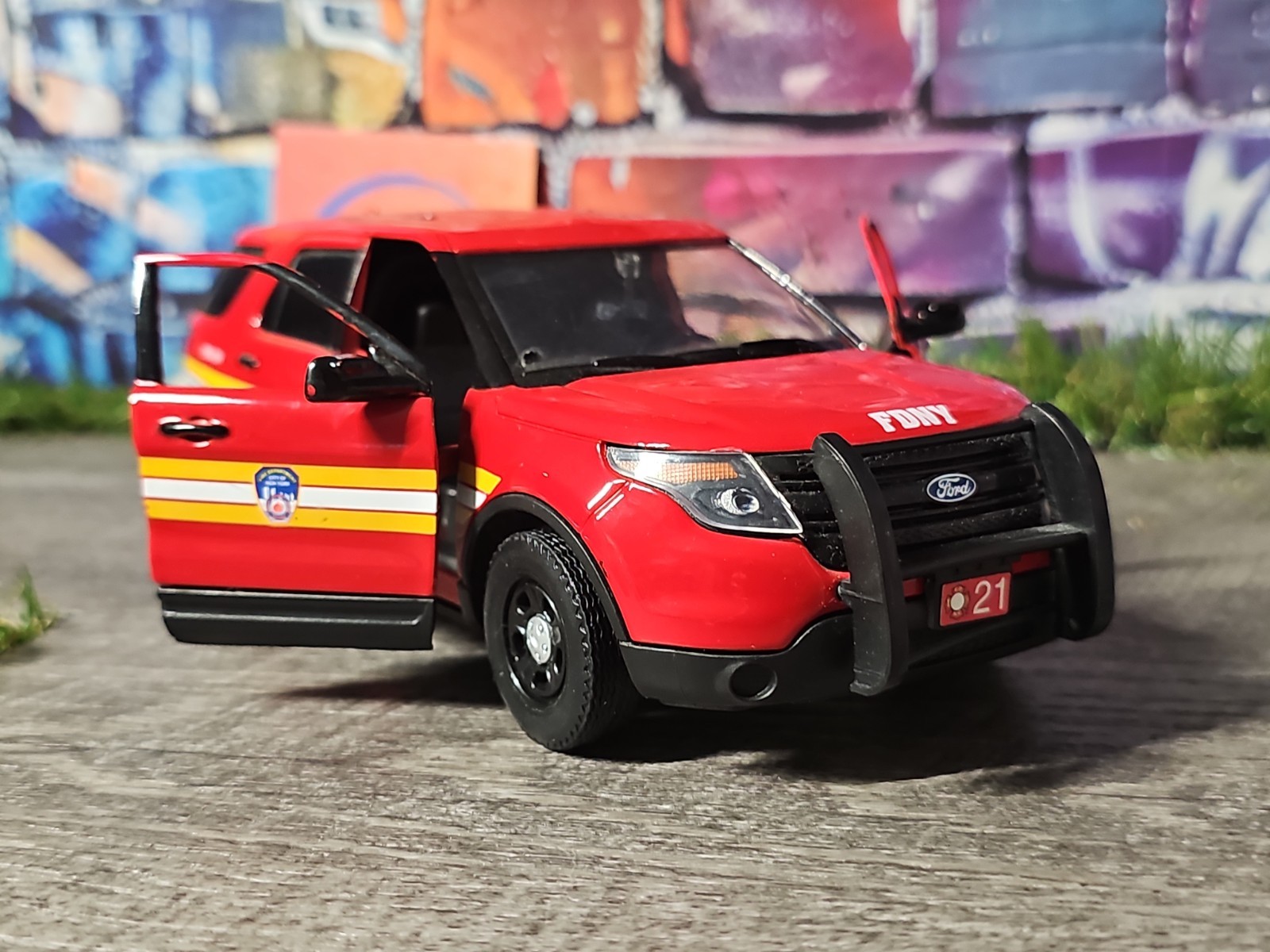 MotorMax 2015 Ford Explorer Interceptor FDNY Red 1:24 Diecast Car NO BOX READ