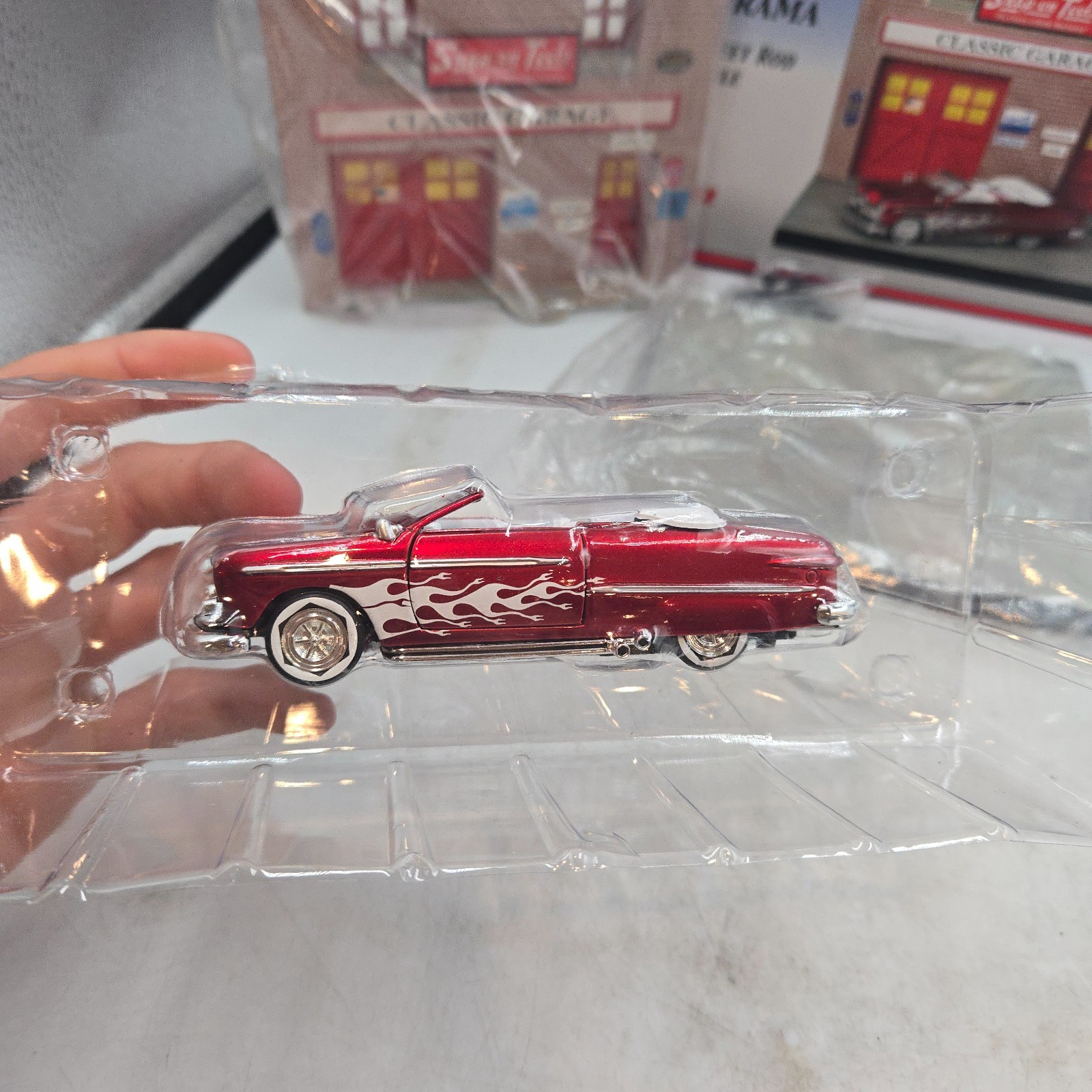 Snap On 1950s Classic Garage Diorama w/ 1950 Ford Street Rod Convertible BS8