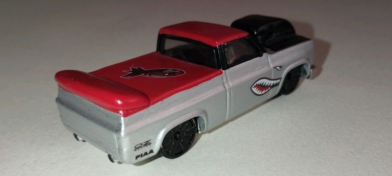 Hot Wheels Chevy Silverado 83 Diecast Model Car 1:64 Silver Red Black