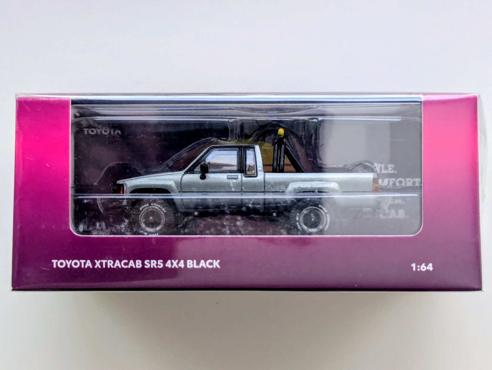 GCD 1/64 *RAW CHASE* Toyota Xtracab SR5 4×4 BTTF style Diecasttalk exclusive