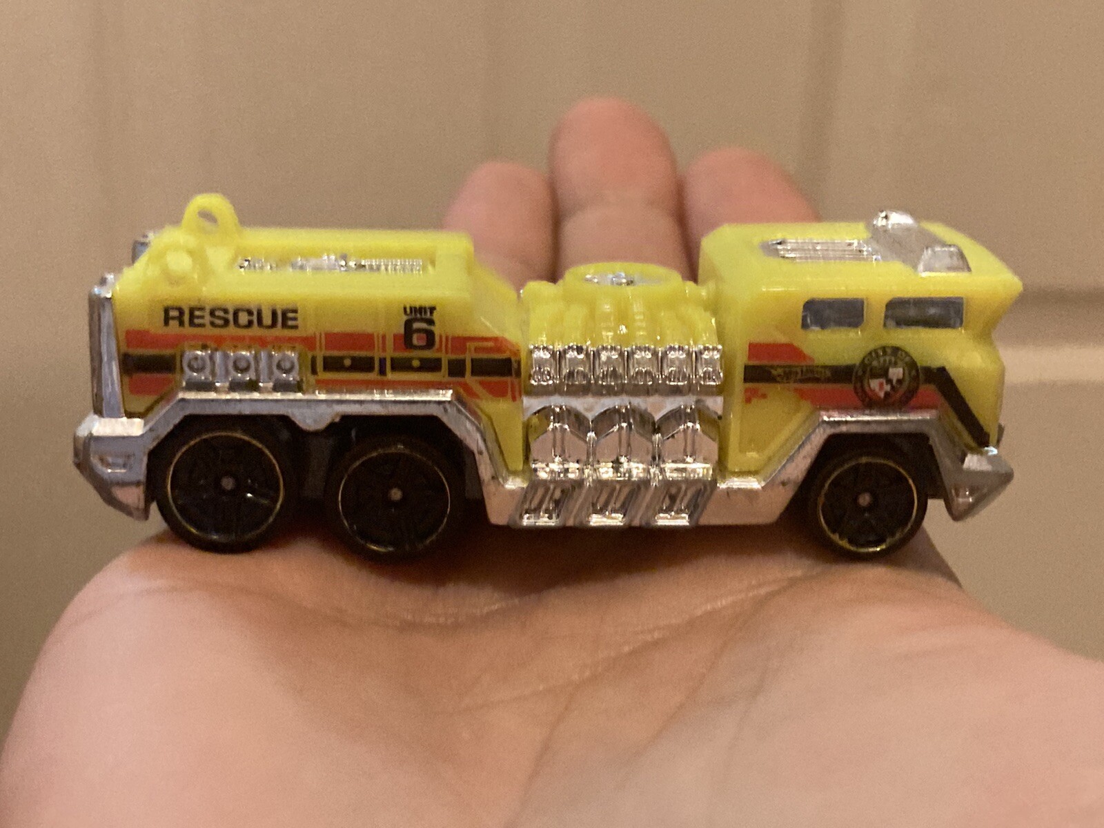 Hot Wheels 2011 HW City Works Yellow 5 Alarm Fire truck No Ladder Loose