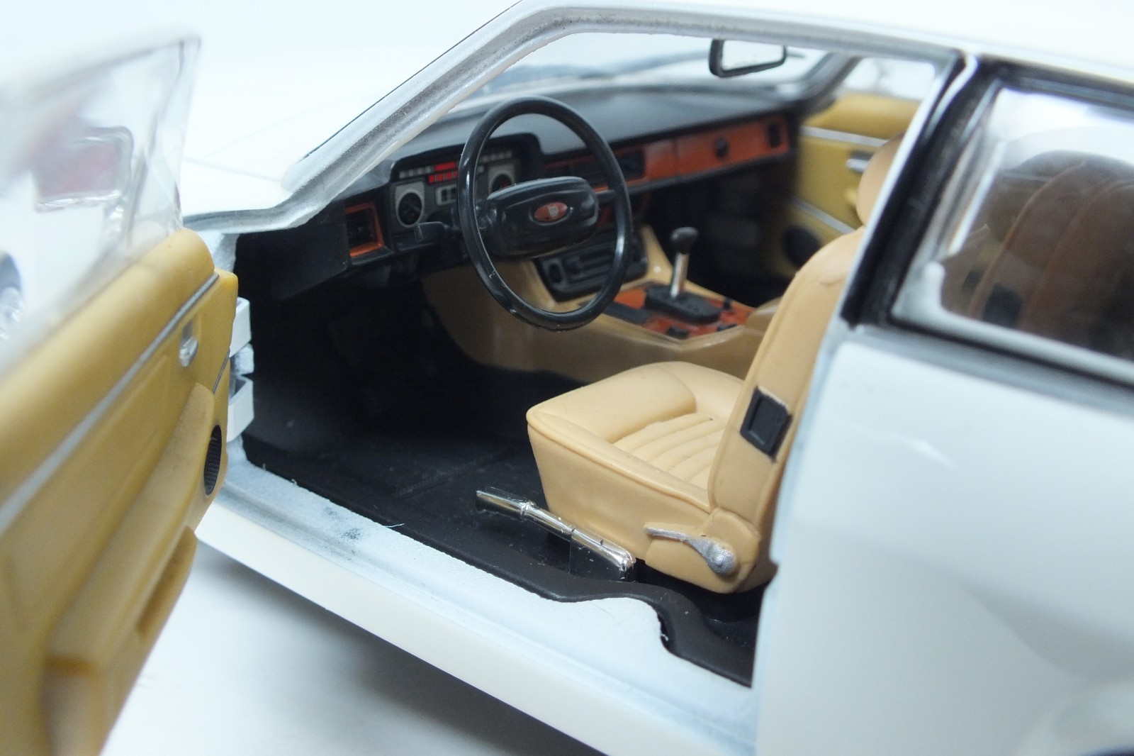 1965 Jaguar XJS Road Signature 1:18 Die Cast