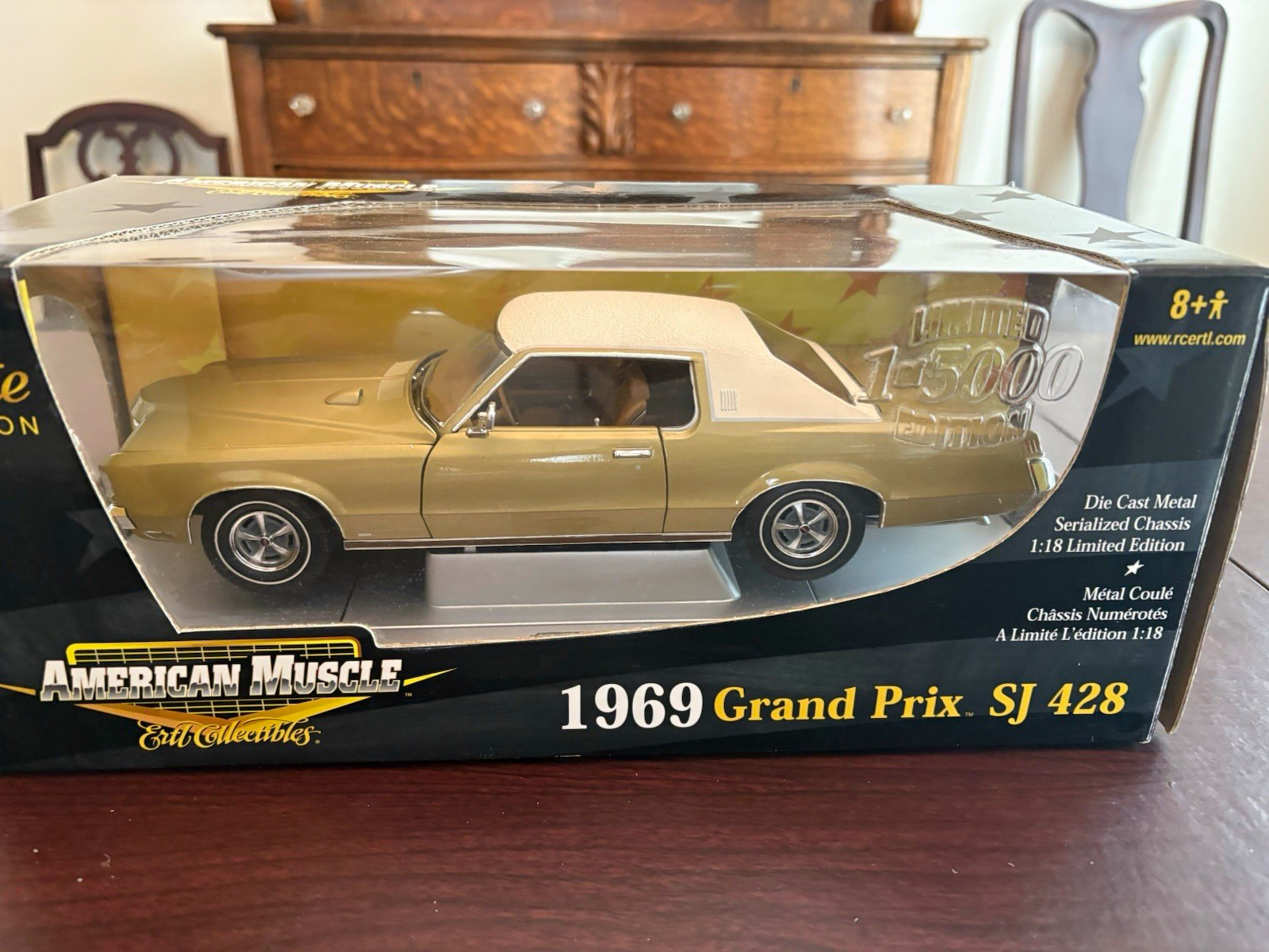 Ertl Collectibles American Muscle 1:18 1969 Pontiac Grand Prix SJ 428 Gold/White