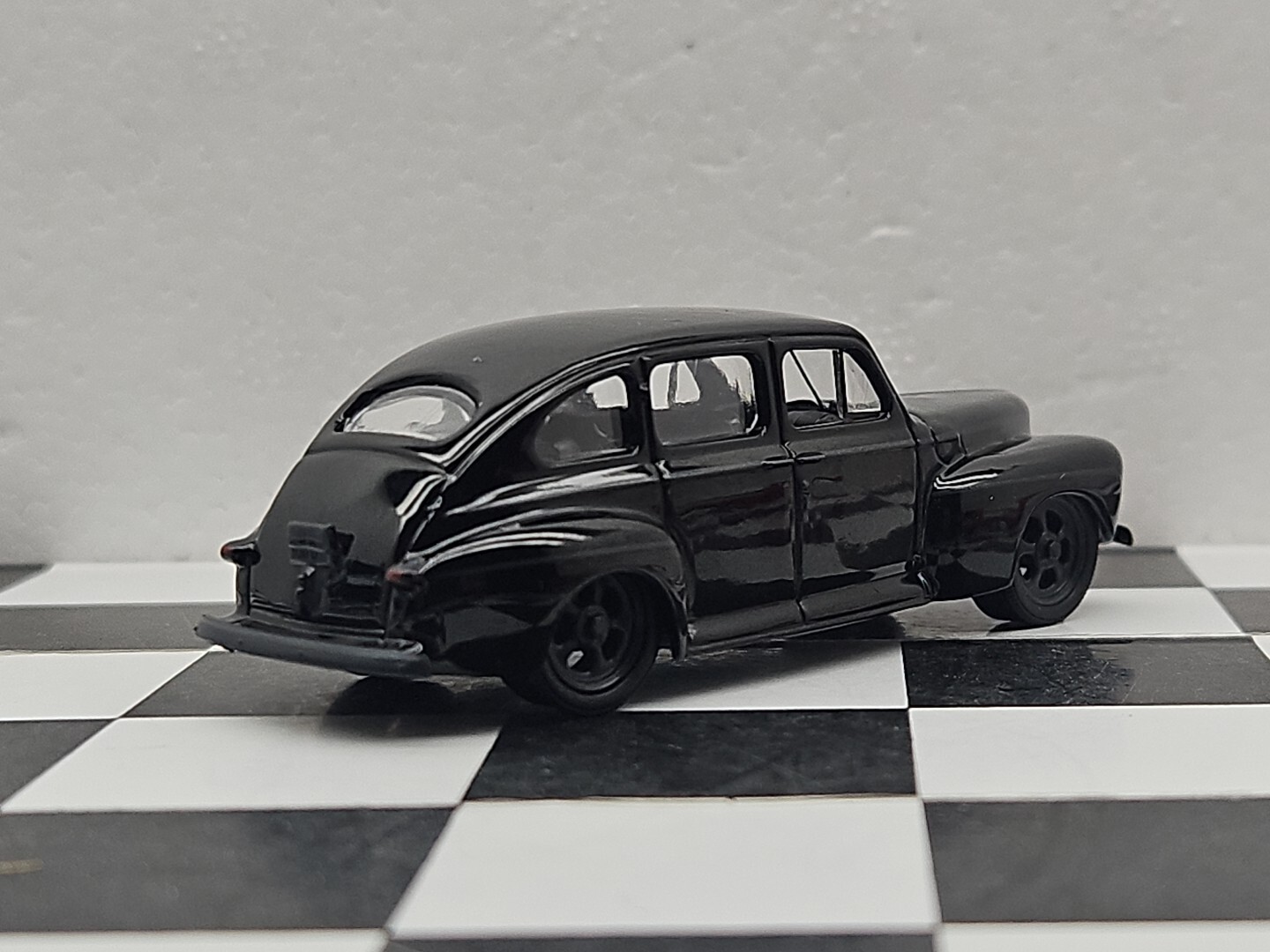 1948 Ford Fordor 4 Door Super DELUXE LOWRIDER 1:64 Scale Car Greenlight HOT ROD
