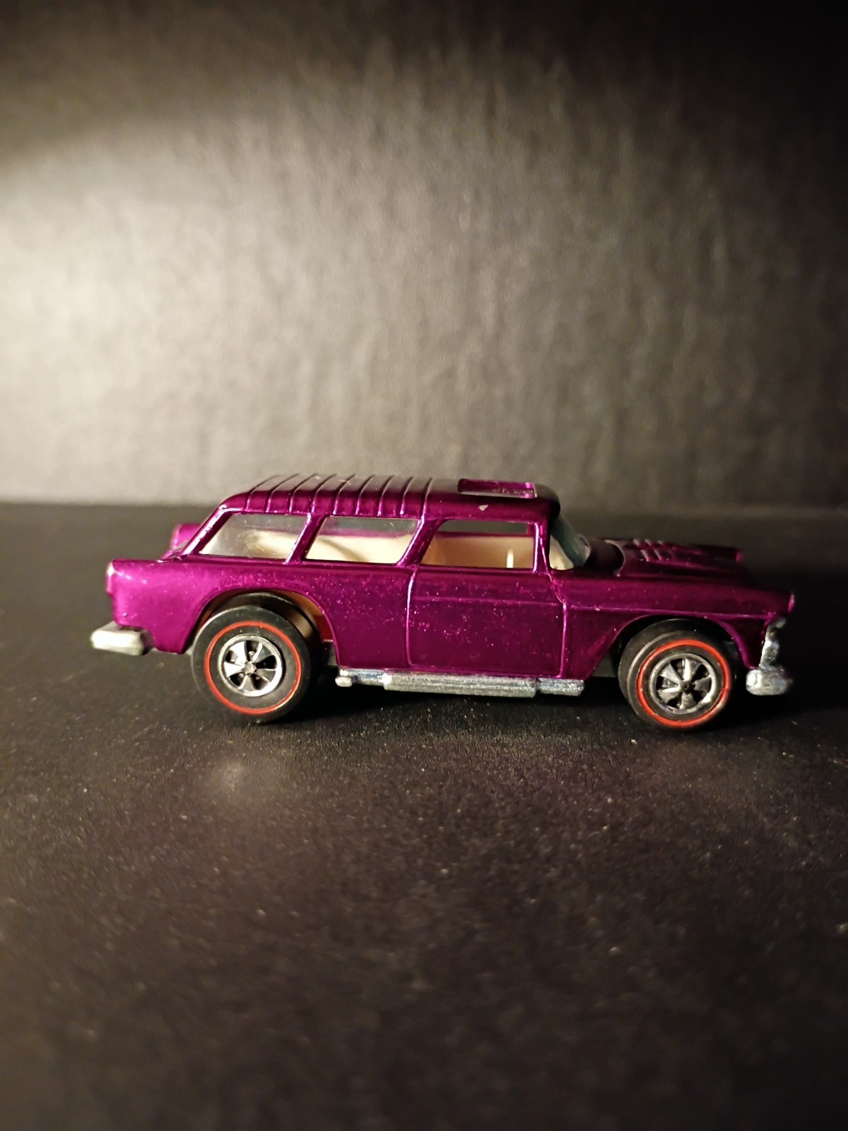 Hotwheels Redline Classic Nomad Magenta 1969 VN/MINT