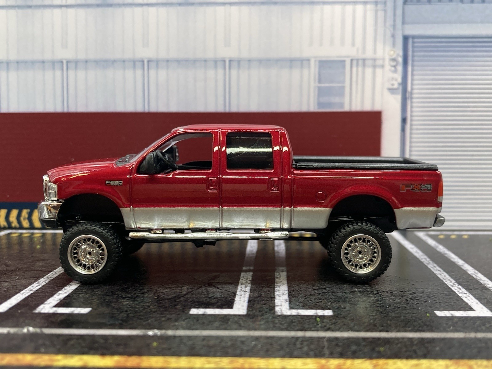 2004 Ford F-250 Super Duty Lifted 4×4 Truck 1/64 Diecast Custom Off Road Pickup
