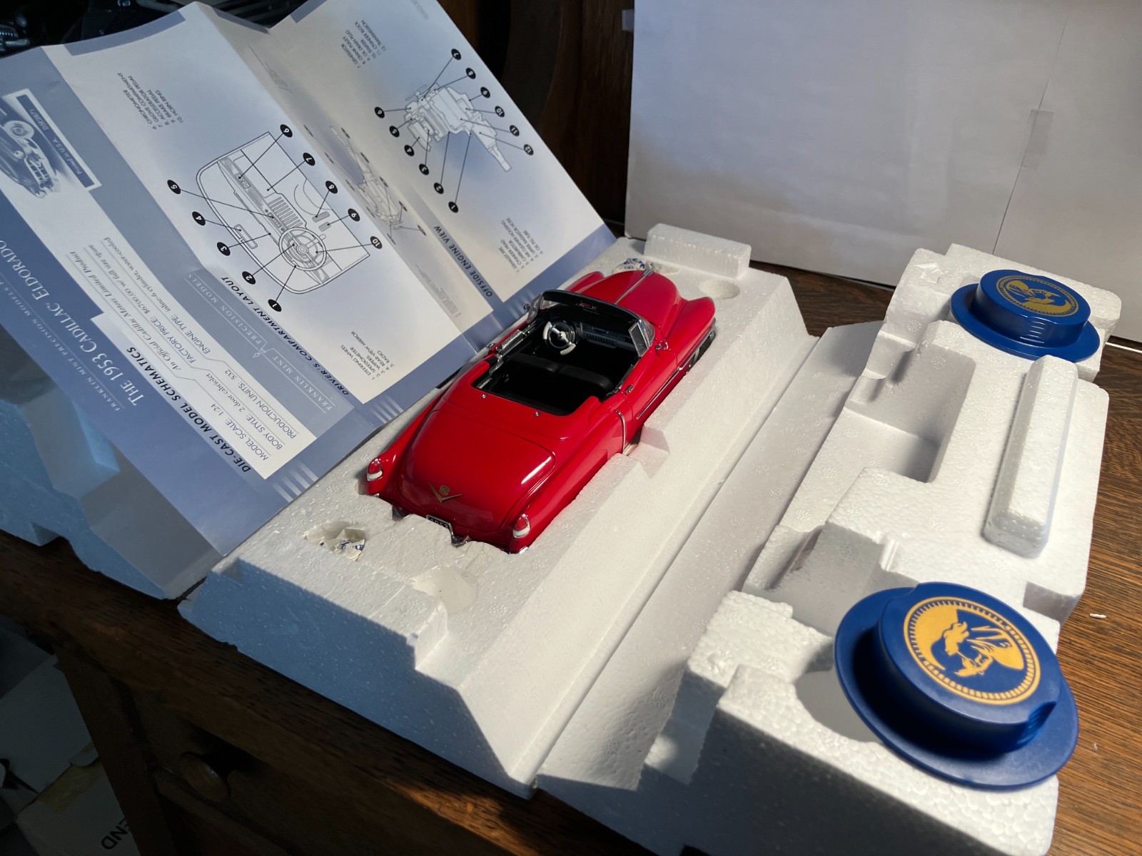Franklin Mint 1/24 1953 Cadillac Eldorado Convertible Limited Edition – Red