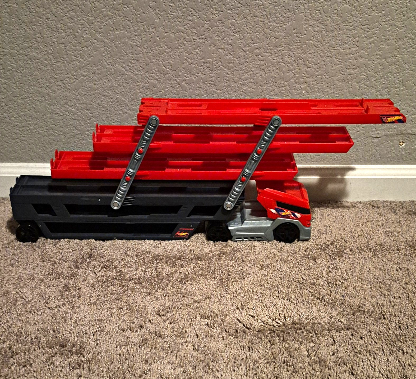 Hot Wheels Plastic Car Carrier Truck w/ Detachable Cab Red Black Gray 18 In