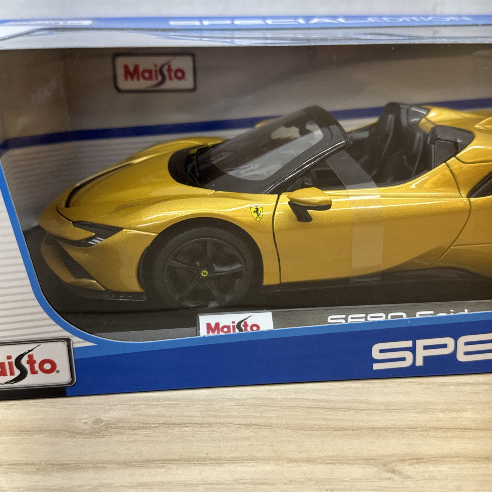 Maisto 1:18 Ferrari SF90 Spider Metallic Gold Special Edition Diecast NIB