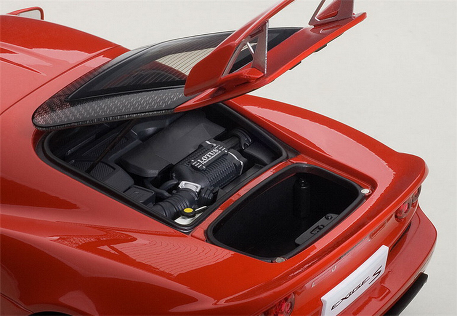 AUTOart 1:18 Lotus Exige S Red Diecast Model Car – Collect NIB Gift for Car Fans