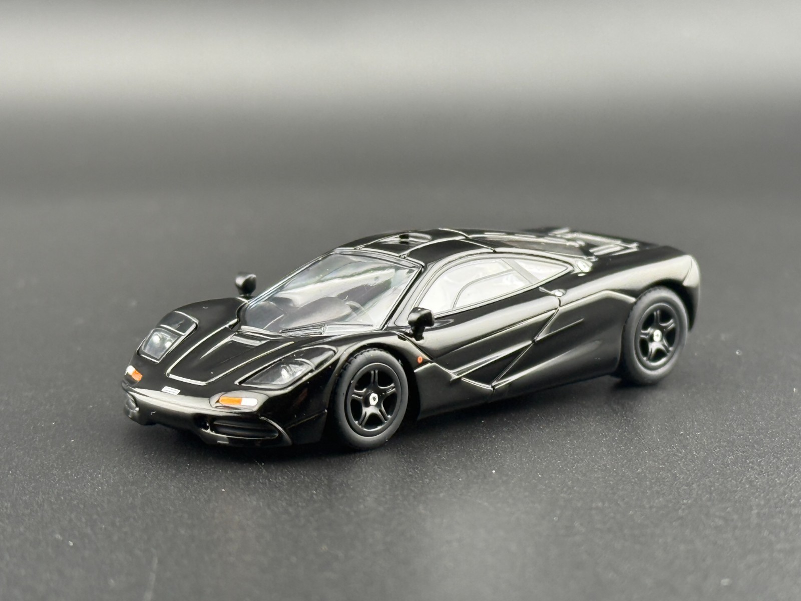 Pop Race McLaren F1 Jet Black 640230 1/64