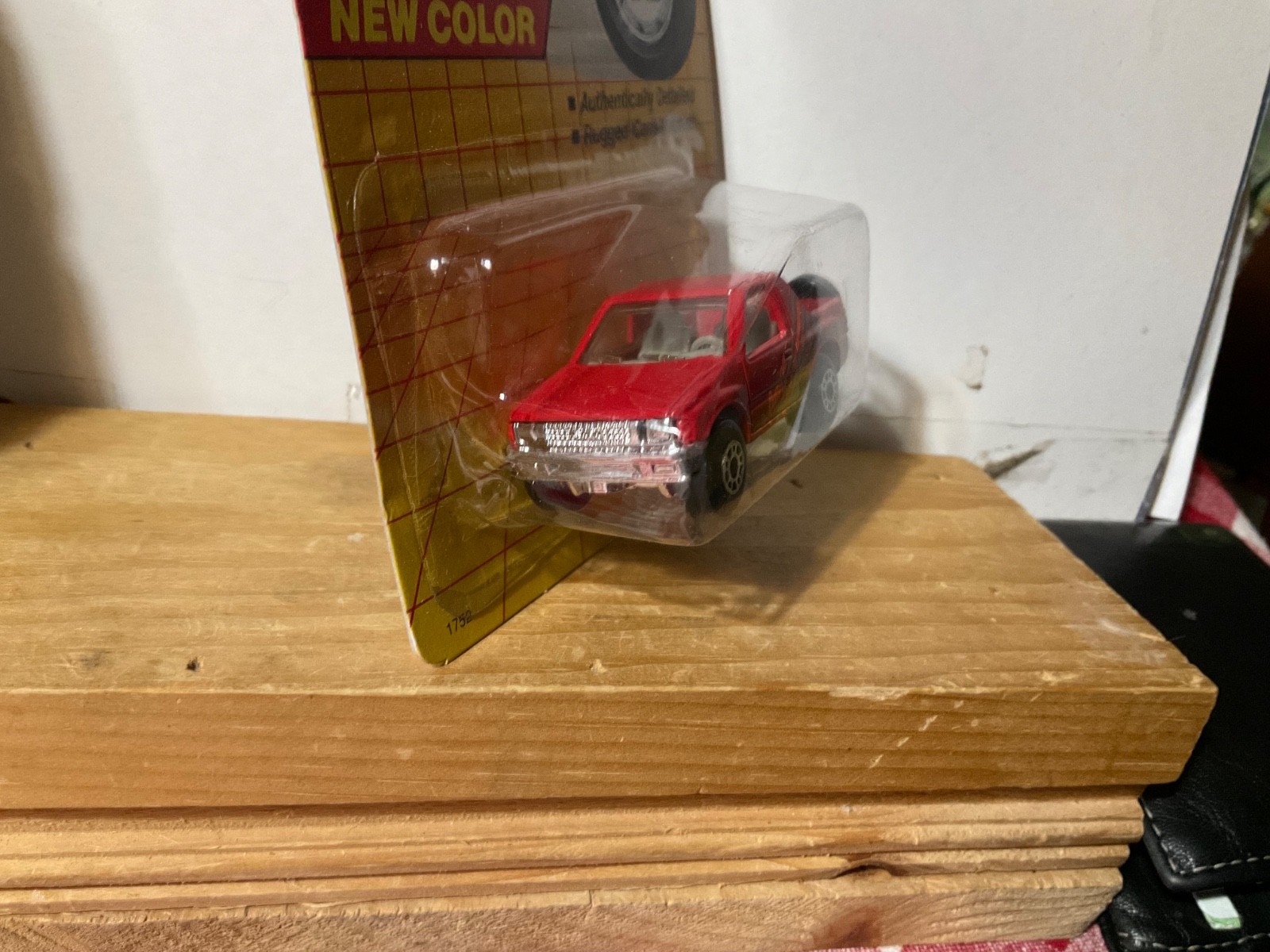 Matchbox 1992 MB 52 Isuzu Amigo new color for 1992 is red