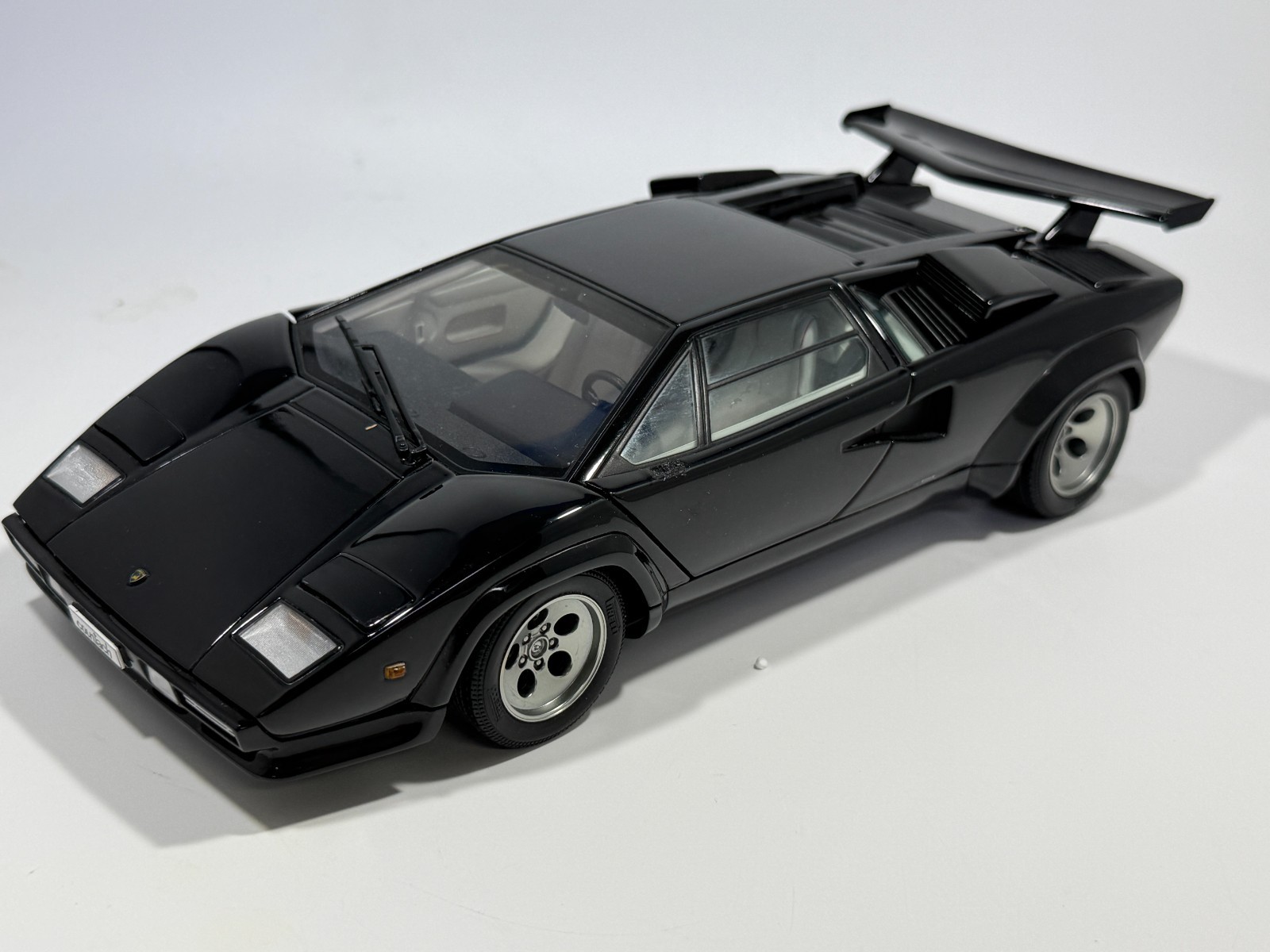 1/18 AUTOart Lamborghini Countach 5000S 74533 Rare! MINOR ISSUES READ US Seller
