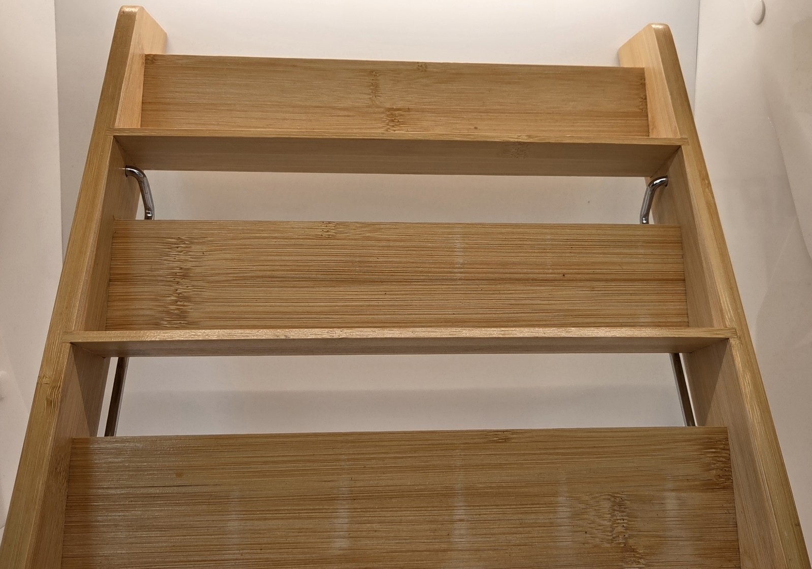 GENERIC STAIR-STYLE DISPLAY STAND, USEFUL FOR APPROXIMATELY 6 HOT WHEELS 1:64