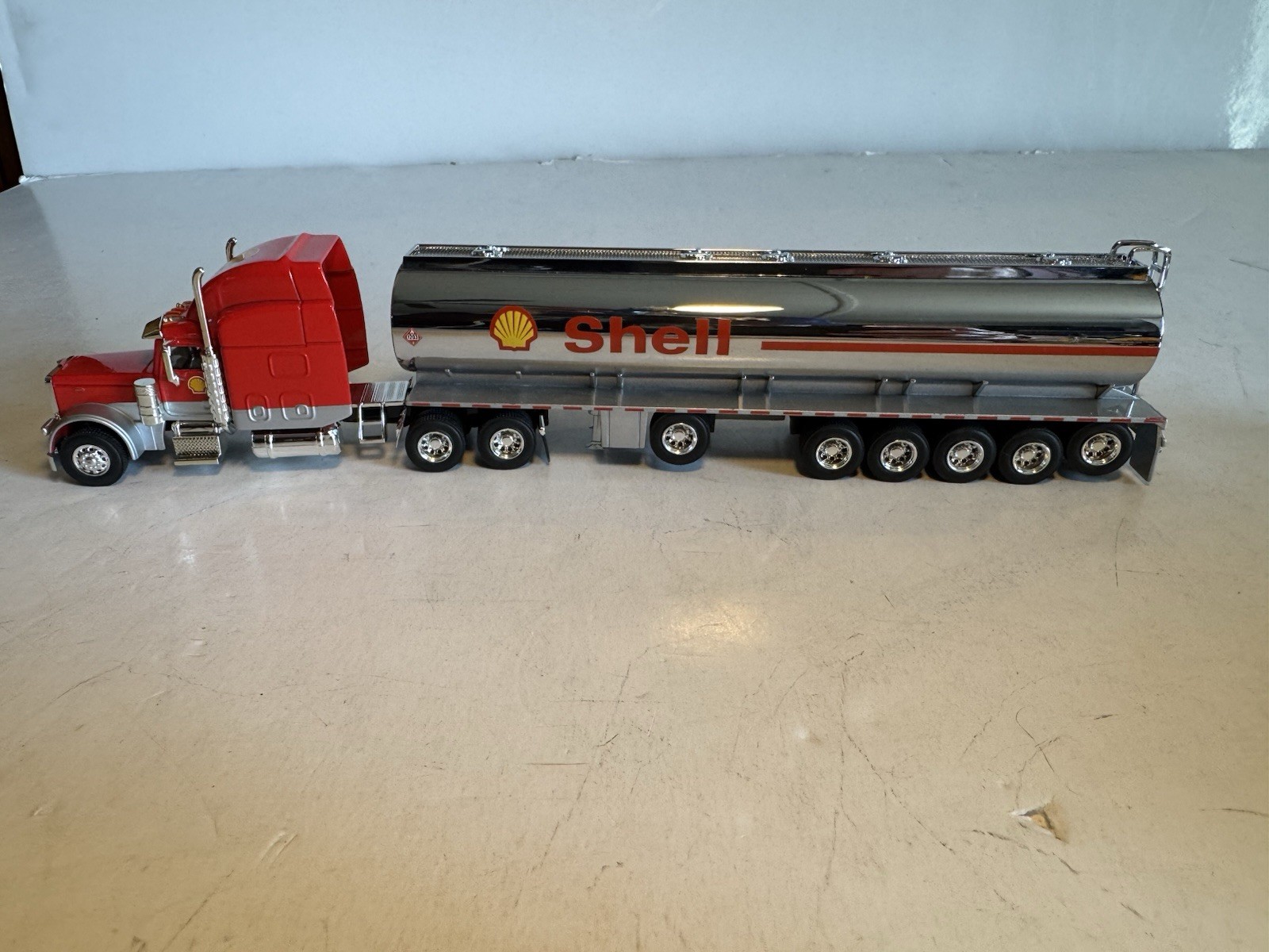Speccast 1:64 Diecast Shell Peterbilt Tanker Trailer & Freightliner Rack Truck