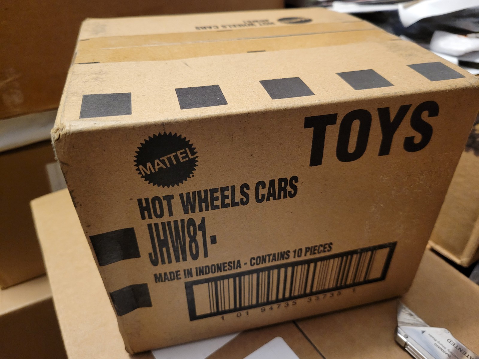 HOT WHEELS PREMIUM 2025 POP CULTURE STRANGER THINGS 1983 BMW 733i CASE FRESH